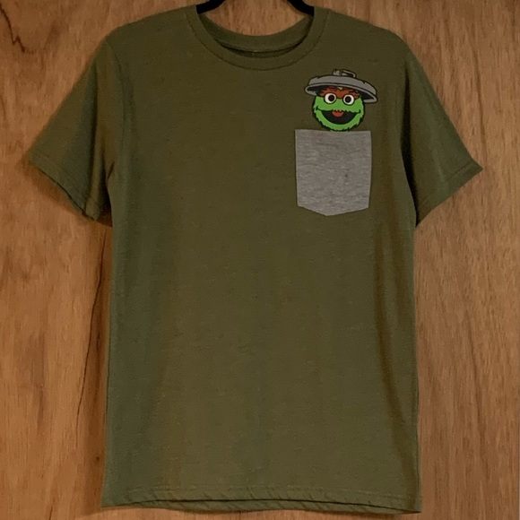 SESAME STREET OSCAR THE GROUCH POCKET TEE! - Picture 3 of 8